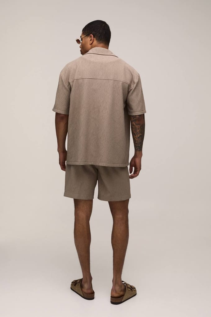 Oversized Shirt En Ontspannen Plissé Set Met Middellange Short | Stone | Size Small