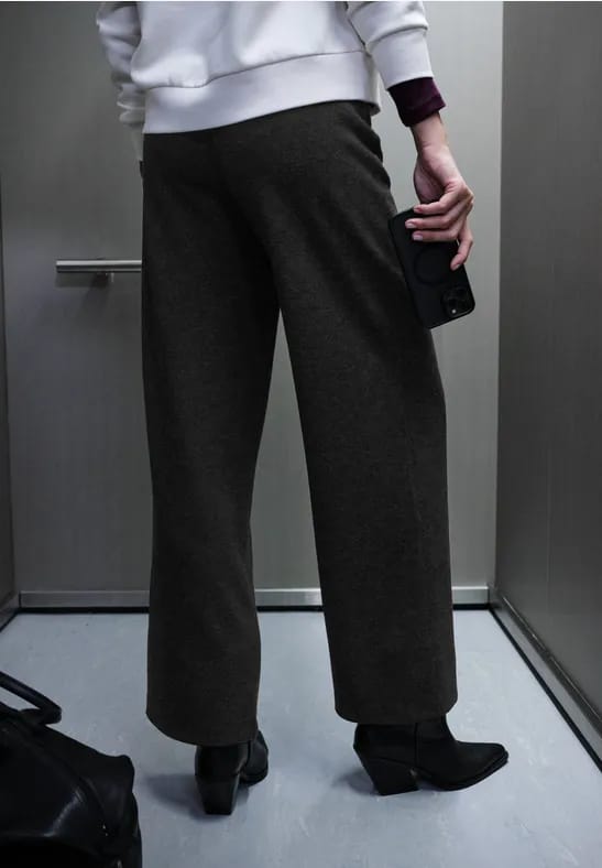 Broek met brede pijpen in visgraatmotief