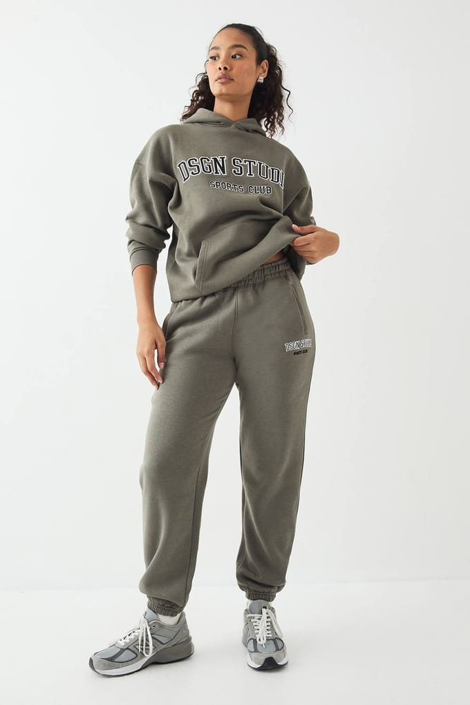 Dames DSGN Studio Applique Oversized Cuffed Jogger | Kaki | Maat: Medium
