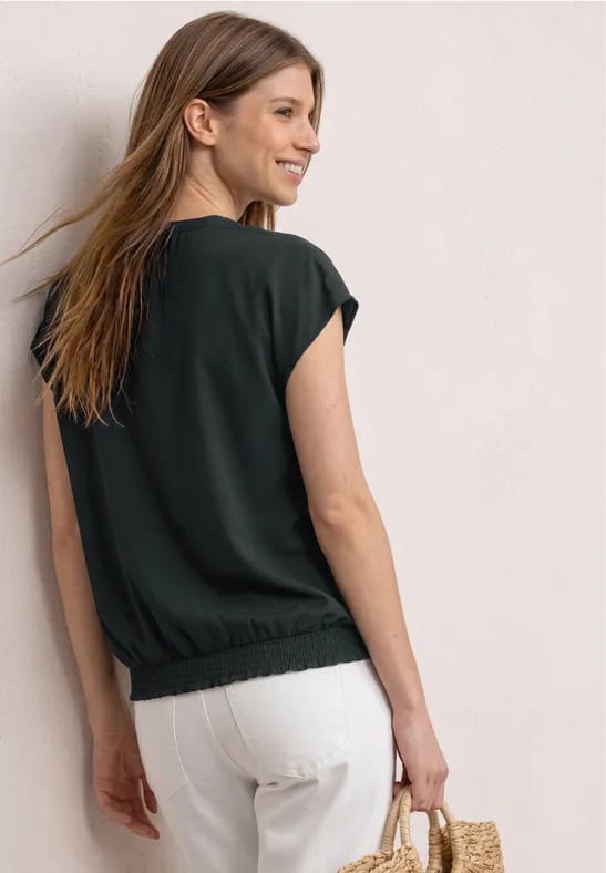Blouseshirt met gespleten hals en smokdetail