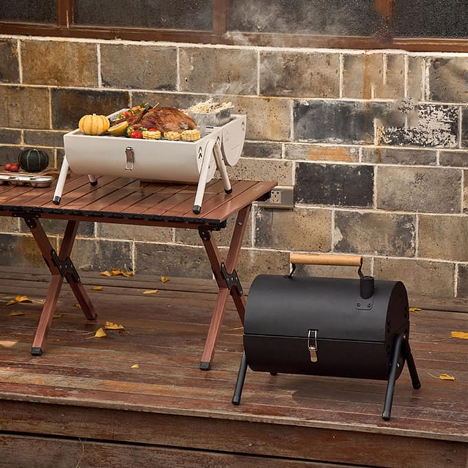 Houtskoolbarbecue Grill Draagbaar Rookvrij Dubbelzijdig Metalen Houtskool BBQ Grill voor Camping wit