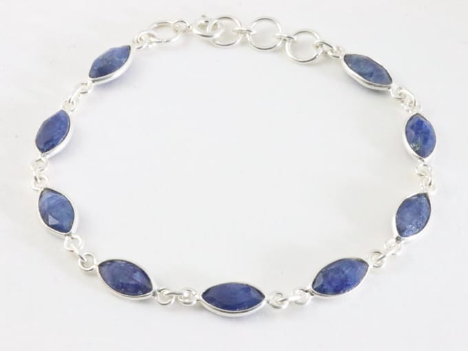 Fijne zilveren armband met blauwe saffier