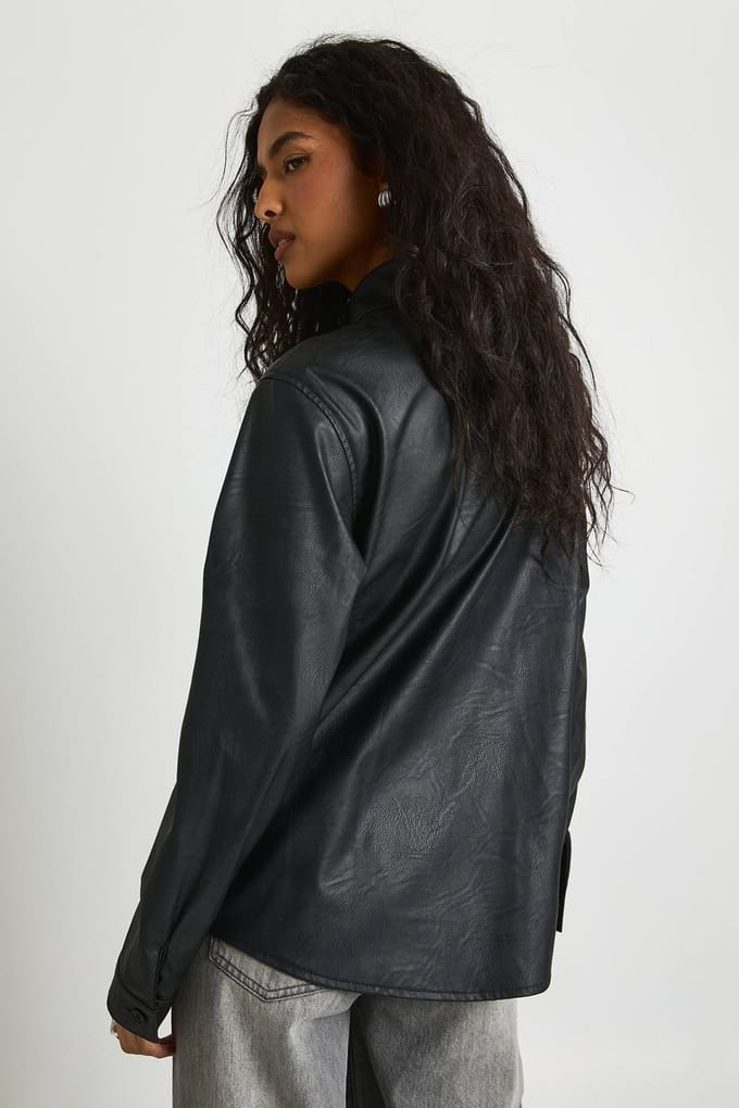 boohoo Dames Oversized shirt van kunstleer | Zwart | Maat: 34