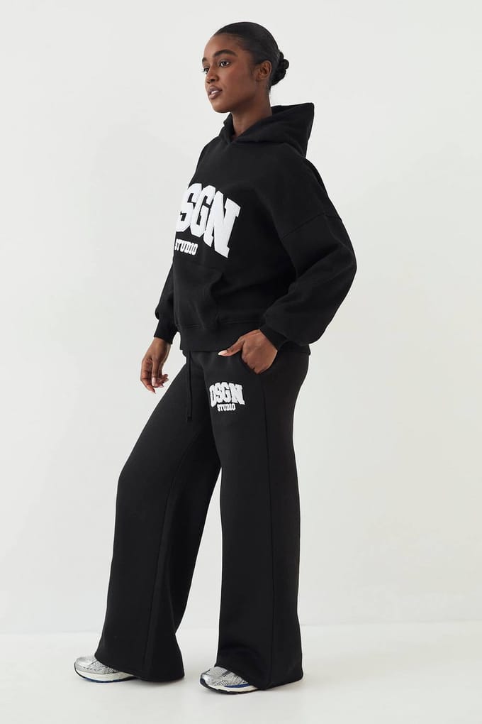 Dames DSGN Studio Badstof Applique Rechte Pijp Joggingbroek | Zwart | Maat: Medium
