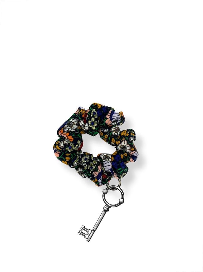 Scrunchie sleutelhanger - Sleutelbos - Duurzaam cadeau - Handmade - Bloemen