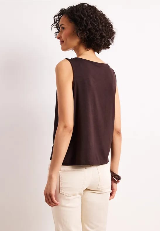 Top met ronde hals en schouderdetails