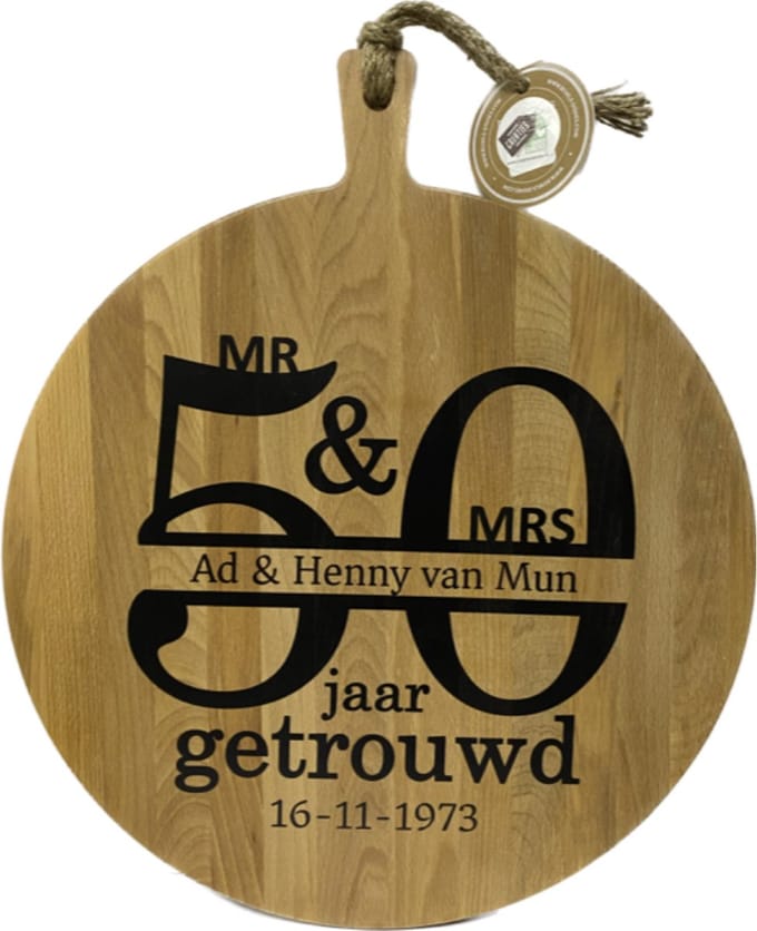 serveerplank - 50 jaar getrouwd - 30 cm - gepersonaliseerd cadeau - hout