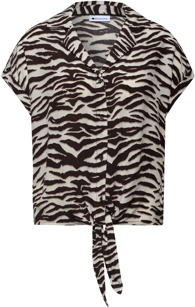 A346556 Buttoned blouse w bowling c
