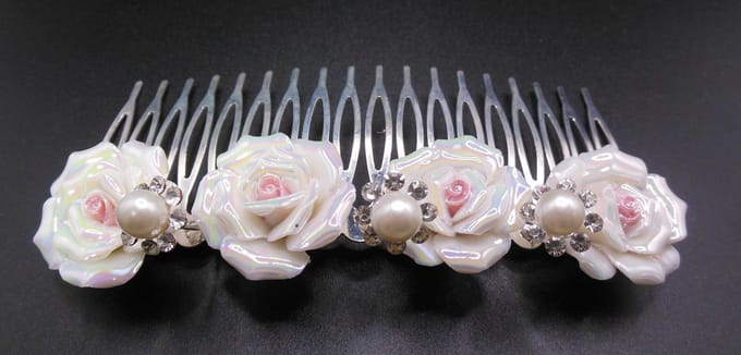 Tiara 4 bloemen+parels+strass