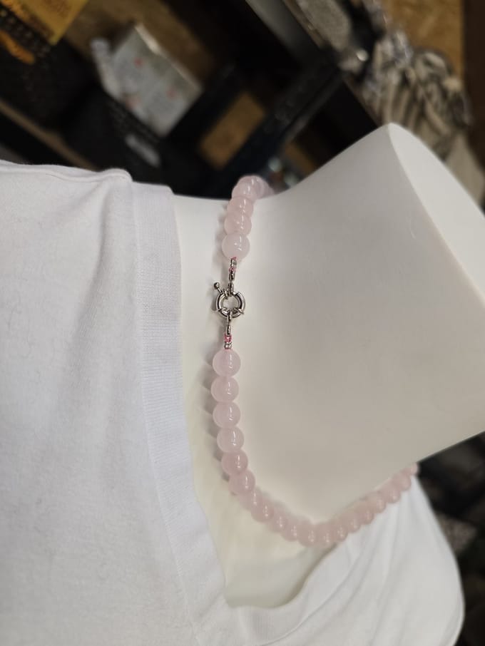 Rozekwarts Kogelcollier 8mm met boeisluiting