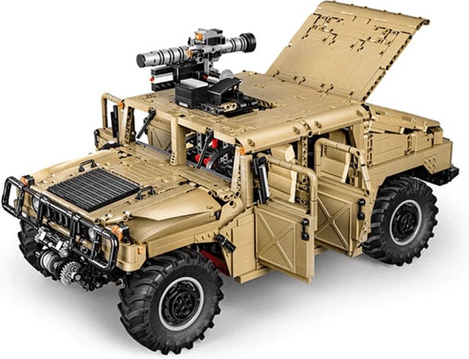 Cada Bricks bouwpakket - Humvee schaal 1:8 - technische bouwset voor gevorderde bouwers vanaf 12 jaar