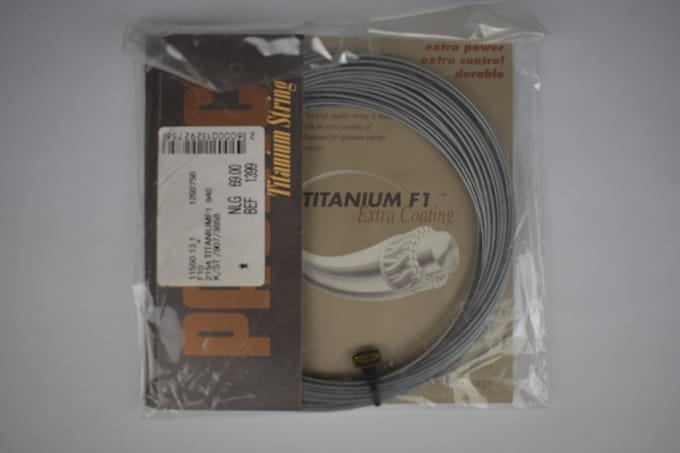 Pacific Titanium String F1 - tennissnaar- 12.4 meter lang 1.30 mm dik