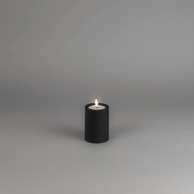 Konstsmide LED Kaars | Soft matzwart | On/off/6u timer | 10x7cm hxb | 2x AA batterij (excl) | Buiten gebruik
