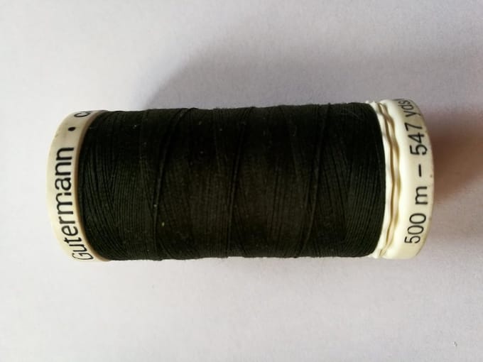 Naai- en Borduur garen - Universele Draad - Creatief Handwerk - Elastisch en Scheurvast - 500 meter - Lichtgrijs