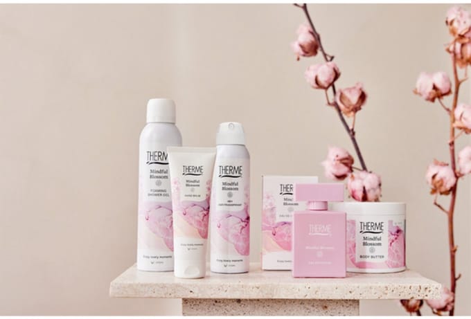 Therme - Shower Scrub Mindful Blossom - 3 x 200 ml - Voordeelverpakking