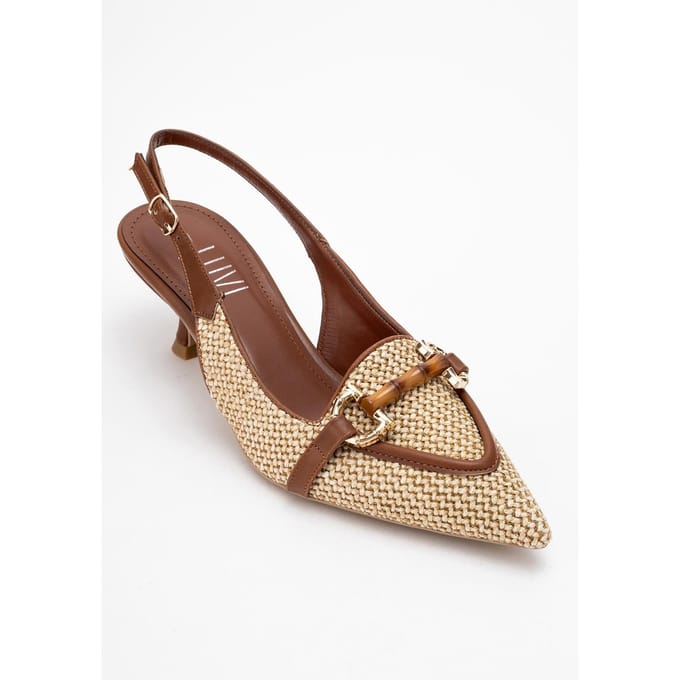 Osca Pump met Puntige Neus, Gesp en Slingback