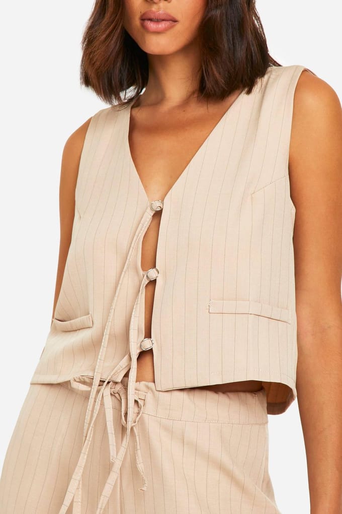 boohoo Dames Pinstripe Tie Front Tailored Waistcoat | Stone | Maat: 8