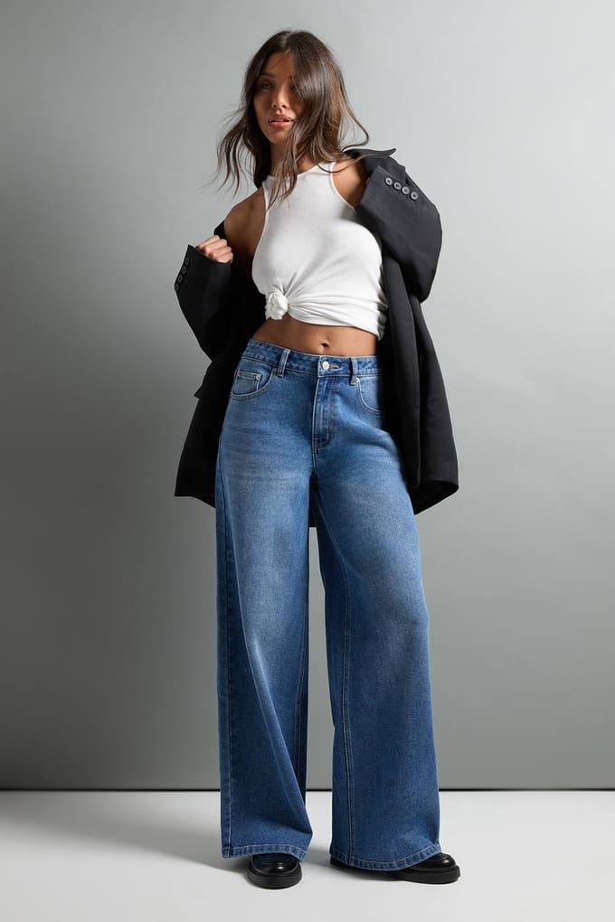 boohoo Dames De jeans met een midden taille en wijde pijpen | Washed Indigo | Maat: 16/32L