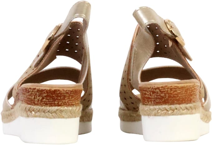 Sandalen met plateauzool en riempje