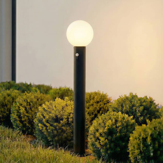 Lindby tuinpadverlichting Dangan, zwart/wit, 90 cm, glas, sensor