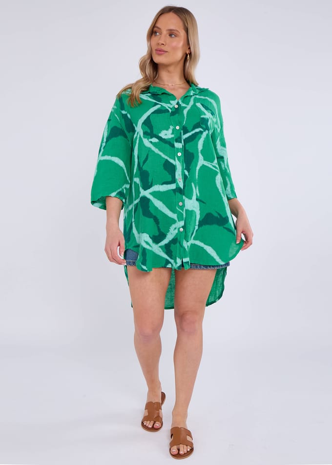 Groene linnen mini-shirtjurk met abstracte print