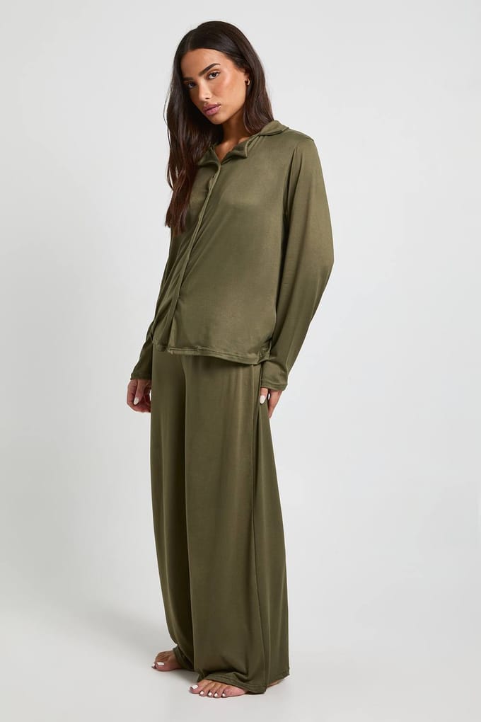 boohoo Dames Petite Pyjama Set met Lange Mouwen | Olive | Maat: 6