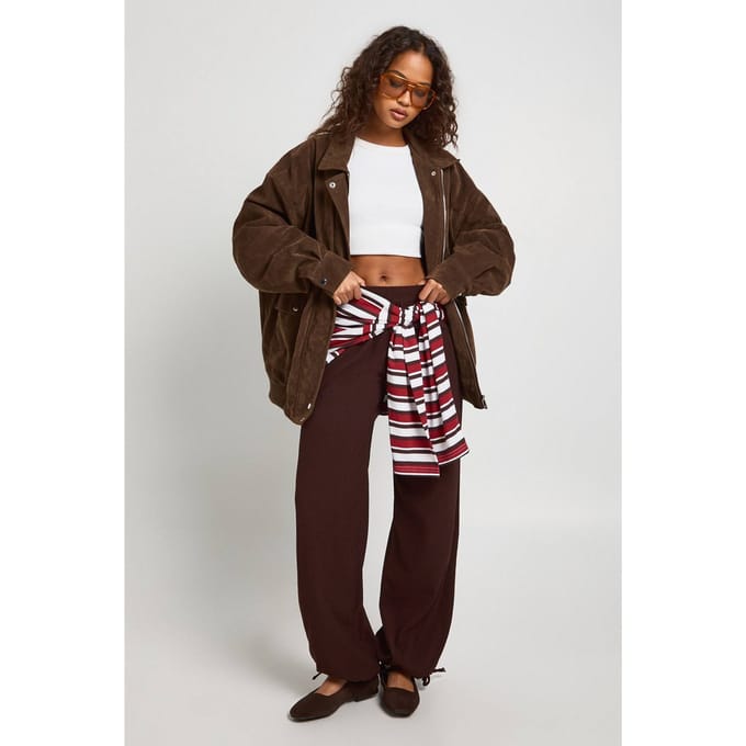 boohoo Dames Getextureerde bubbelzoom wijde pijpbroek | Chocolate | Maat: 8