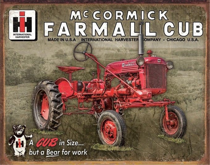 Farmall Cub. Metalen wandbord 31,5 x 40,5 cm.