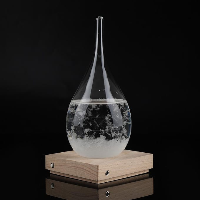 Station météo de bureau Storm Glass en forme de goutte avec base en bois à LED (M) white