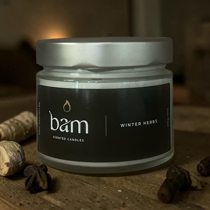 BAM Winter Herbs Geurkaars – Basic Collection Medium – 50 Branduren – 210 g – Zonnebloemwas – Vegan