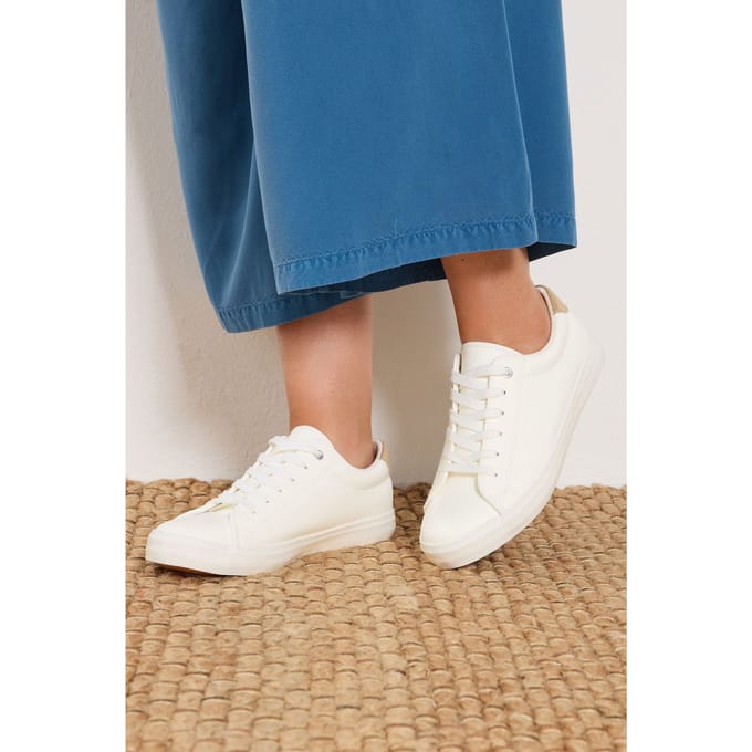Yours Witte Sneakers Van Imitatieleer Met Vetersluiting In Extra Brede Eeepasvormsize 39EEE