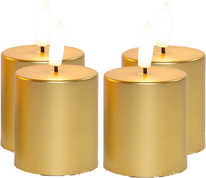 Anna's Collection LED kaarsen/stompkaarsen - 4x st - goud - D4,5 x H8 cm - timer - warm wit