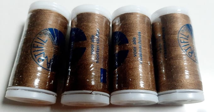4 klosjes artifil bruin naaigaren - 4x 200 meter garen - polyester bruin - col 2186