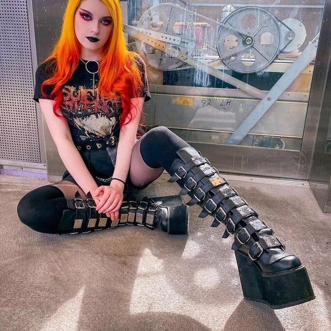 Bottes de moto style gothique cool punk pour femmes, chaussures à plateforme compensée, talons hauts, bottes mollets 41 noir