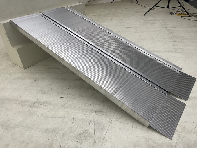 Oprijplaat aluminium 400 kg lengte 1500 mm x breedte 760 mm inklapbaar MW Tools ARP20150