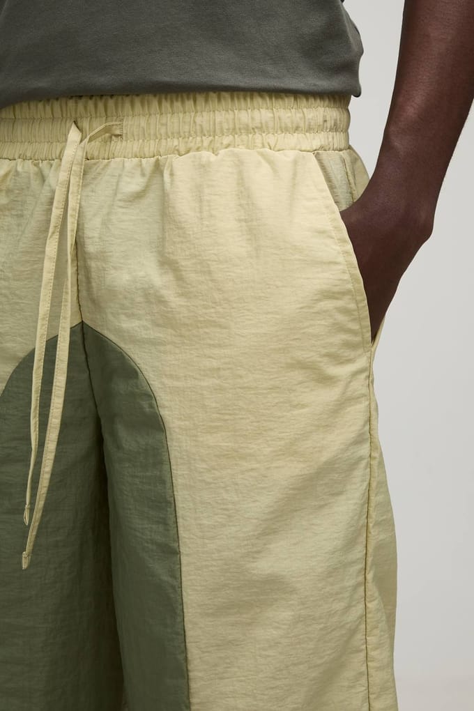 Baggy Fit Trainingsbroek Met Paneeldetails | Olive | Size Large