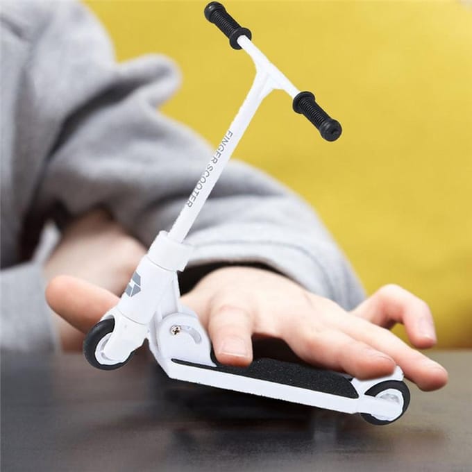 Abhs-Nieuwe Vingerstep Kinderen Vingertop Pedaal Vitaliteitsauto Bureaublad Skateboard Speelgoedauto wit