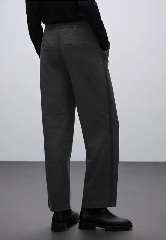 Broek met rechte pijpen en tape