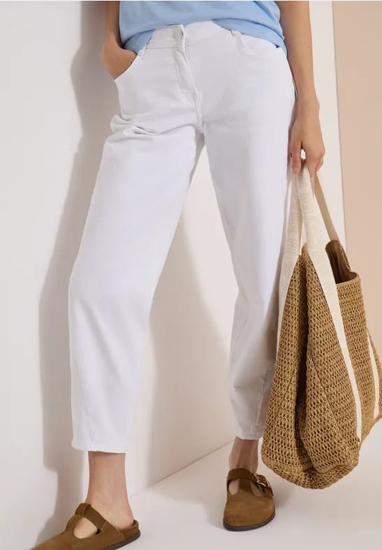 High Waist Barrel Leg jeans in Loose Fit