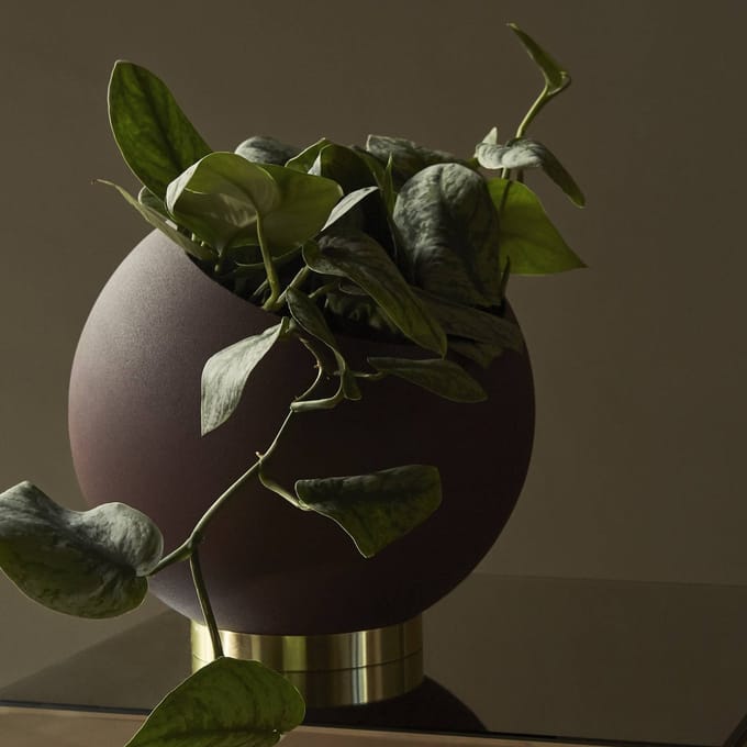 AYTM - Globe Bloempot - Hoogte/Ø  26,6 x 30 cm - zwart