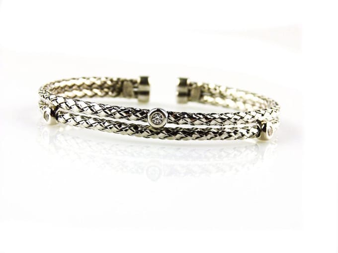 model Bella armband in zilver gezet met 3 cubic zirconia