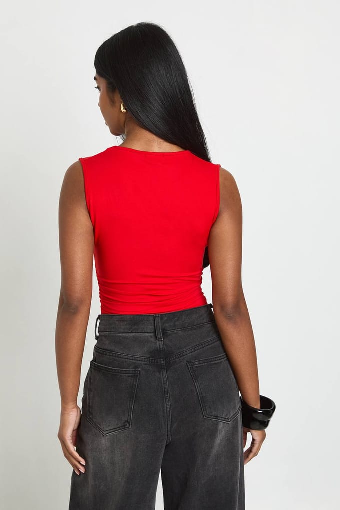 boohoo Dames Mat Slinky Gerimpelde Bodysuit Met Diepe Hals | Rood | Maat: 34