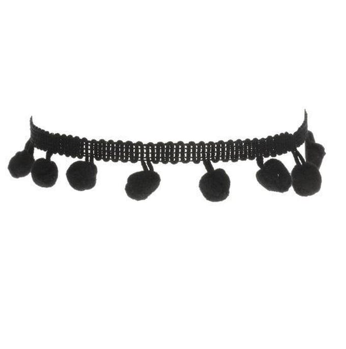 Behave - Zwarte pompon choker - Festivalstijl met speelse twist