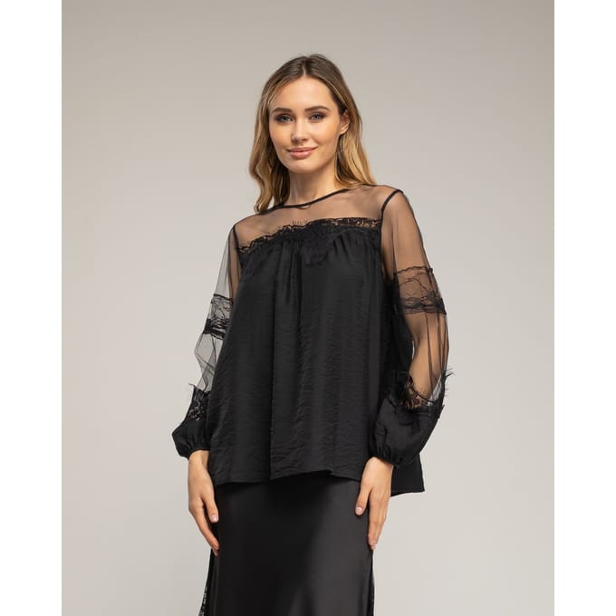 Chiffon blouse met mouwen en schouders van tule en kantdetails