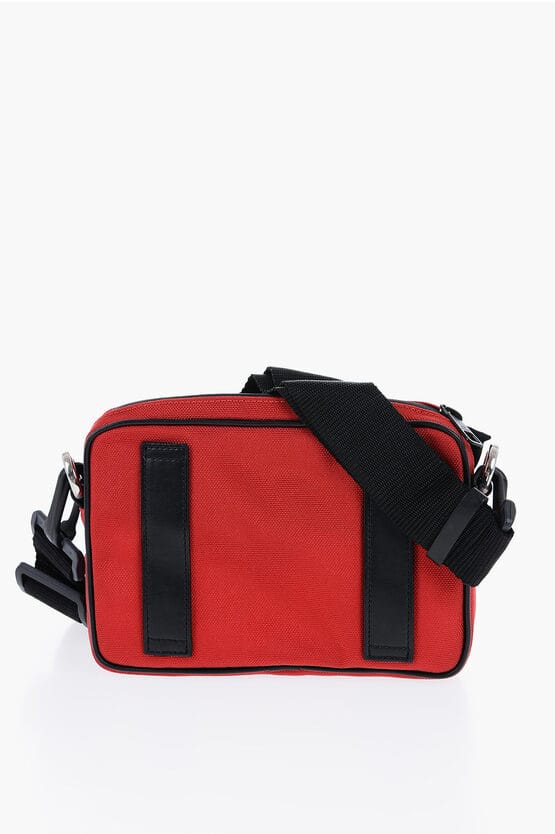 Nylon heuptasje met reliëflogopatch in rood