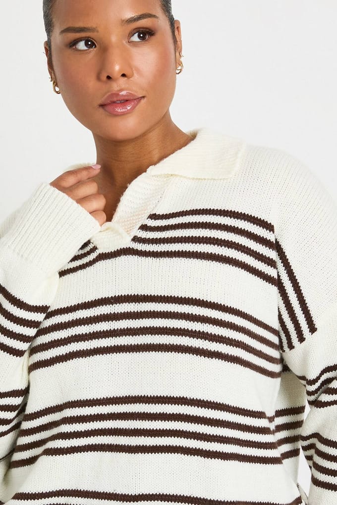 boohoo Dames Plus opgekraagde gestreepte trui | Ecru | Maat: 48-50