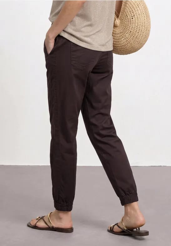 Slim legs broek in lichtgewicht kwaliteit