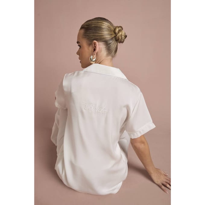 boohoo Dames Bruidspyjama 'Bride' Satijn Geborduurd Korte Mouw Shirt & Broek Set | Wit | Maat: 46