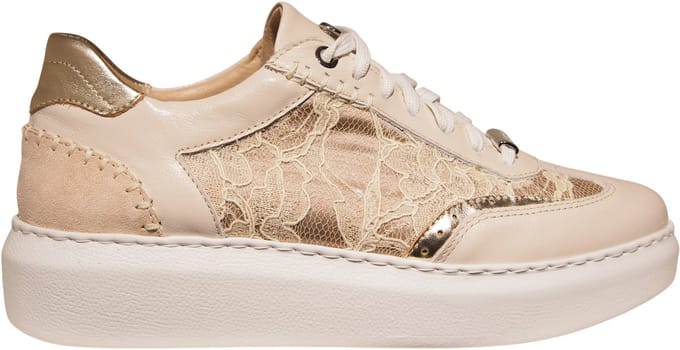 Footnotes beige lakleren dames sneakers met kant - Claire