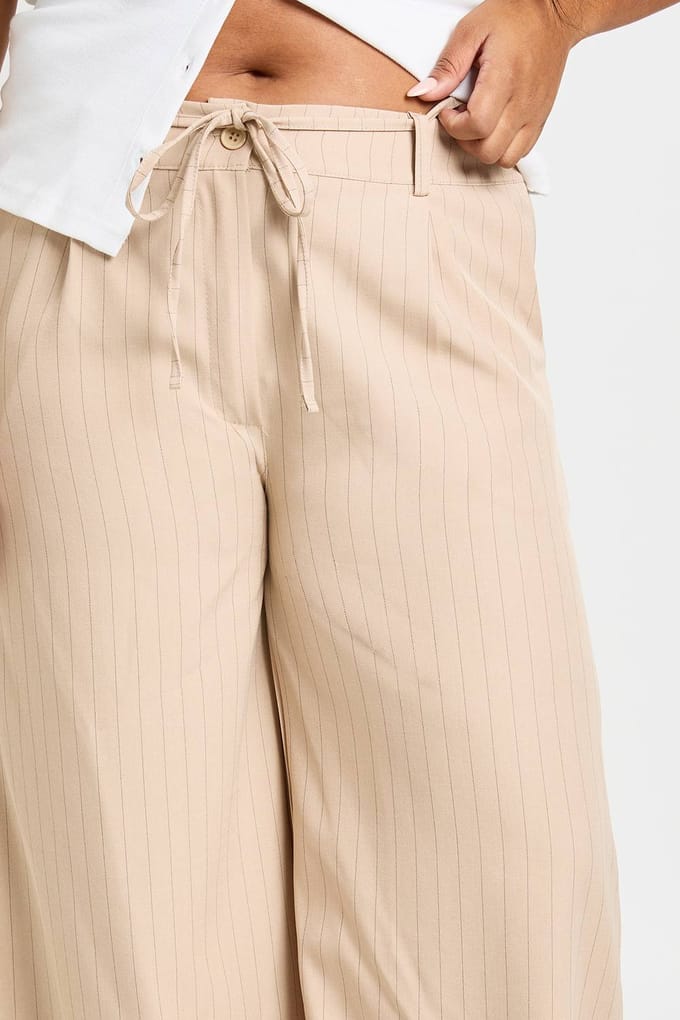boohoo Dames Plus geweven geplooide broek met wijde pijpen | Steen | Maat: 56